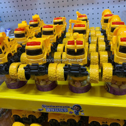 Игрушка с конфетой